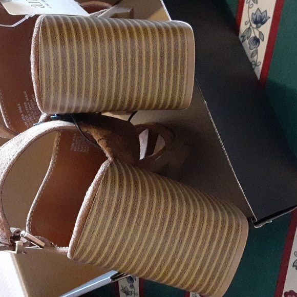 NWT Ana Cognac  Sandels - Picture 4 of 9